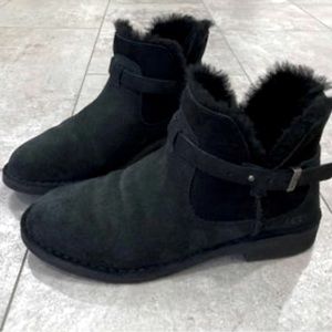 UGG Winter Ankle booties W/ Buckle And Sheepskin Lining